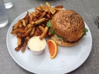 78  Excellents burgers également, aux fromages locaux et saveurs locales (fromages de l'Isle-aux-Grues, sanglier, etc.).