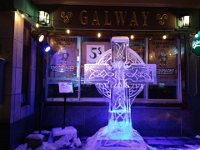 10  Belle croix celtique devant le Pub irlandais Le Galway, Avenue Cartier !