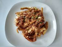 17  Et enfin, pour clore en beauté cette année 2021 de la Poutineweek, celle de Poutineville, avec escalope de porc frite, bacon au miel, pétales d'oignons frits et sauce à la bière « l’Affriolante » de la Microbrasserie du Bilboquet (rousse miel et épices) !