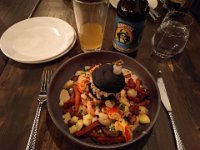 187  Au restaurant La Gaspésienne 51, poutine de homard, pétoncles et crevettes nordiques et son burger-guédille de homard, accompagnée d'une bonne bière gaspésienne "Pit Caribou" Gose du barachois brassée à l'eau de mer (voir dans l'onglet sur la Baie des Chaleurs en  Gaspésie) !