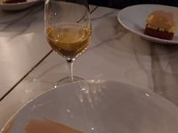 188  Au restaurant gastronomique ARVI dans Limoilou, un 5 services magnifiant les produits locaux. Ici, le dessert "pomme, curry, chocolat"