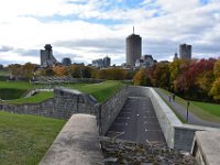 198  Fortement inspirée de Vauban, construite en étoile avec cinq bastions et trois ravelins. Elle s'intègre à l'époque dans les fortifications déjà existantes.