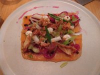 49  En ce dernier jour de mars (et avant le retour en zone rouge prévu le lendemain !), délicieuse soirée "Chez Boulay" rue St-Jean, dans le Vieux-Québec, qui propose une cuisine raffinée de "bistro boréal", aux saveurs du Nord du Québec : En entrée, Carpaccio d'omble, huile de canola, céleri-rave et condiments nordiques & Boudin noir à l'aulne crispé, flanc de porc frit à l'érable, oeuf parfait et pommes :)