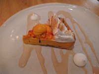 52  En dessert, tarte à l'argousier - bien connu dans les Hautes-Alpes ;) - meringué et quatre épices :)