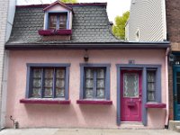 55  Au mois de mai, promenade dans les rues de notre quartier Montcalm, qui recellent plusieurs maisons colorées typiques, tout comme celles de St-Jean-Baptiste. Rue St-Laurent.