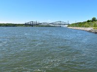 60  En cette belle journée ensoleillée de fin mai, balade en vélo sur la Promenade Samuel-de-Champlain le long du St-Laurent. Pause au Quai des Cageux qui offre une belle vue sur le Pont de Québec (devant le Pont Pierre-Laporte).