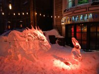 8  Début Février, en l'honneur du Carnaval de Québec, plusieurs artères principales comme Grande Allée, Rue St-Jean et Avenue Cartier se trouvent décorées de nombreuses statues de glace. Petit tour d'horizon.
