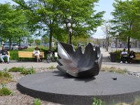 18  Dans le quartier du Vieux-Port, devant le marché du Vieux-Port.