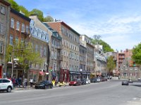 28  Au pied de la Vieille ville, devant la rue du Petit-Champlain, sur le Boulevard Champlain, à coté du port.
