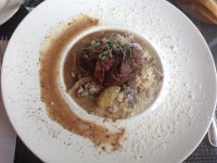 33  Repas du midi au "Hobbit" rue St-Jean : risotto de joue de bison :)