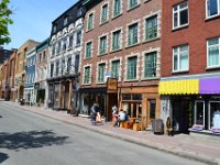 8  Rue Saint-Jean, dans le quartier St-Jean-Baptiste.