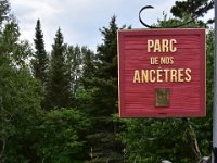 22  Le Parc de nos ancêtres permet de rejoindre le port depuis le haut du village. [25 Juillet 2021]