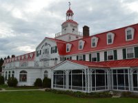 35  Le célèbre hôtel Tadoussac, symbole de la ville avec ses boiseries blanches et ses toits rouges. [27 Mai 2017]
