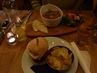 13  Tout comme la cuisine : burger au boeuf et porcs fumés et curry à l'indienne :)