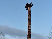 4  Sur Front Street, le "totem de guérison" de 11m créé en 2012 par 20 sculpteurs (dont le célèbre Tlingit Wayne Price) explique le "processus de guérison" pour les enfants de l'école des Premières Nations Kwanlin Dün et Ta'an Kwäch'än.