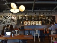 1  Avant de débuter notre matinée à la découverte de Holllywood Boulevard, petit-déjeuner à Rise N' Grind Coffee, un café branché du Boulevard.