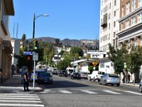 13  Nos premiers pas sur Hollywood Boulevard, surprenant ! Nous nous attendions à quelque chose de plus grand, bondé, clinquant, ... La portion vraiment touristique est en réalité restreinte sur quelques centaines de mètres, ce sera pour le lendemain. Super vue sur le Hollywood sign :)