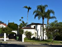 26  Le contraste est saisissant entre la richesse de certaines villas et la pauvreté des personnes à la rue à deux pas (le rêve américain et son bon nombre de laissés pour compte).