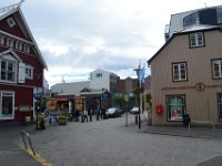 2  Devant l'office du tourisme, lieu de dépose du bus.
