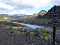 21  La vallée glaciaire de Pörsmork est immense. Ici, le chemin pour ceux qui poursuivent par un jour en plus jusqu'à Skögar, en bord de mer.