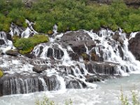 16  Hraunfossar, des cascades étagées.