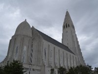 7  Vendredi 15 juillet au matin : après avoir récupéré le Nissan Qashqai vers 10h (explications de Mikki sur le passage des gués, le sens du vent à contrôler avant ouverture des portières, ...), arrêt à Reykjavik pour faire le plein de rugbraud !