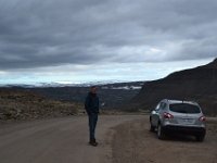 42  La route est une "gravel road", c'est-à-dire que la route n'est pas goudronnée de façon lisse mais recouverte de graviers. Vitesse limitée à 60 km/h !
