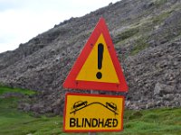 43  Un autre avertissement : "Blindhaed" : zone de non-visibilité en haut d'une montée. Ralentissez !