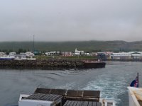 3  Port de Dalvik. Départ pour une traversée mouvementée de 3h. Dans ce sens, en direction du large, le vent est de face et le bateau est la proie de grosses vagues, d'où un tangage et un roulis parfois difficiles à supporter.