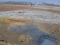 13  La terre est constituée d'argile multicolore qui s'affaisse. Bien rester sur le sentier !