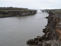 16  Plus à l'Est, la route 862 conduit aux cascades de Selfoss et de Dettifoss. Au fond, Selfoss.