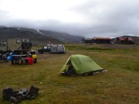 31  Une nuit froide nous attend à Nyidalur. Peu de monde, deux allemands en moto qui campent comme nous et quelques énormes Jeep.