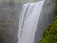 16  La Skogafoss, un peu plus loin en remontant vers l'Ouest la route n°1.