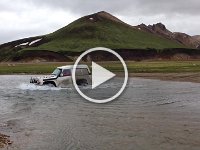 2  Passage du gué du Landmannalaugar (le plus gros que nous ayons franchi).