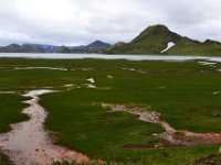 3  La piste F208 au sud du Landmannalaugar est la plus belle du voyage, de doux paysages verdoyants accompagnent la terre noire et la roche orangée.