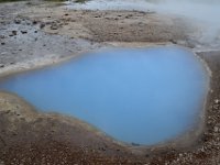 4  Sur le site de Geysir, quelques bassins d'eau turquoise et sources chaudes.