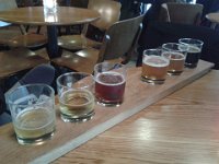 8  Dégustation de bières locales, brassées dans des fermes islandaises, au bar Skuli, où règne une douce ambiance feutrée.