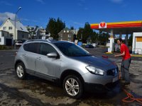 1  Temps magnifique à Reykjavik pour le dernier jour : lavage du Qashqai pour le faire tout beau pour le soir. Nous profitons encore une fois de Reykjavik.