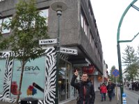 3  Après un petit somme pour récupérer, direction centre-ville de Reykjavik ! La Laugavegur est la rue principale de la capitale (200 000 habitants, soit les deux tiers de la population de l'île : 300 000 habitants)