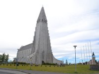4  L'église de Reykjavik : Hallgrimskirja - Son architecture rappellle les orgues basaltiques que l'on trouve sur les côtes sud de l'Islande (Vik).