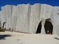 3  La Caverne du Pont d'Arc. La visite révèle des peintures rupestres incroyables (traces de main à l'oxyde de fer, dessins d'animaux (chevaux, ours, panthère des neiges, bison, lion des cavernes, rhinocéros !)au charbon de bois ou tracé dans l'argile).