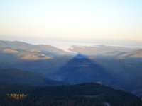41  Ombre du Mont Gerbier de Jonc qui pointe vers les Alpes.