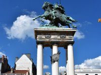 10  La statue de Vercingétorix, le chef gaulois vainqueur à Gergovie (cf. Onglet "Plateau de Gergovie" dans les "Randonnées en Auvergne"), érigée par Bartholdi (le sculpteur de la Statue de la Liberté et de la Fontaine Place des Terreaux à Lyon ;)!) [18 juillet 2020]