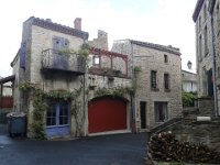 4  Dans le labyrinthe des ruelles, les habitats vignerons et les maisons bourgeoises témoignent du riche passé viticole du village.