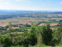 15  Côté nord-ouest, vue sur le Massif du Sancy et la Chaîne des Puys.
