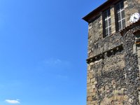 9  L'Eglise romane St-Maurice, datant du XIIème siècle, avec ici la Tour du clocher ajouté au XVIIIème siècle.
