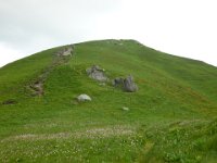 3  Depuis le Col, une petite balade permet de monter au Puy de la Tache pour un point de vue sur les alentours.