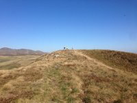 5  Sur la crête sommitale (1520m), avec vue sur le Massif du Sancy.