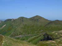 DSC 0635  De retour par le même chemin. On peut aussi opter pour la boucle complète des Crêtes de la Vallée de Chaudefour, passant au retour par le Puy de Champgourdeix.