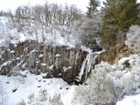 2  Le sentier des Corniches grimpe vers une cascade gelée.